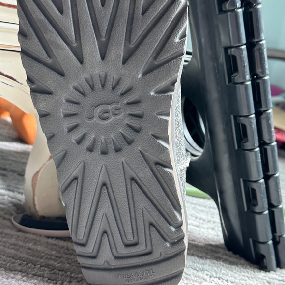 Dark silver Uggs. Short style. Almost brand new. Size 6 ( run large) - Picture 8 of 8